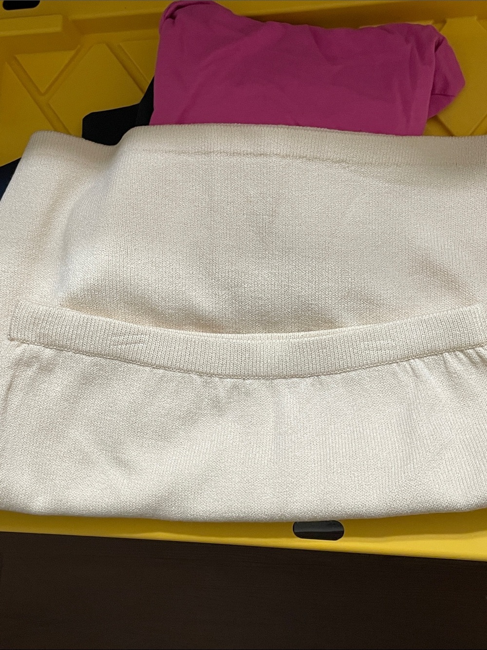 St. John Cream Knit Skirt Set with Subtle Gold Label Size 6 - Picture 9 of 9